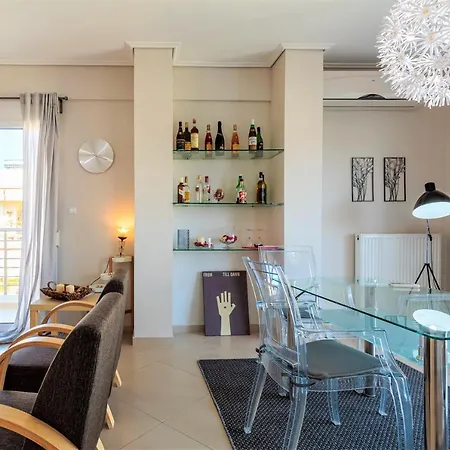 Escape In Style, Near The Sea And Center *